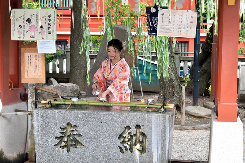 Japanese local woman at Senso-ji temple, Tokyo